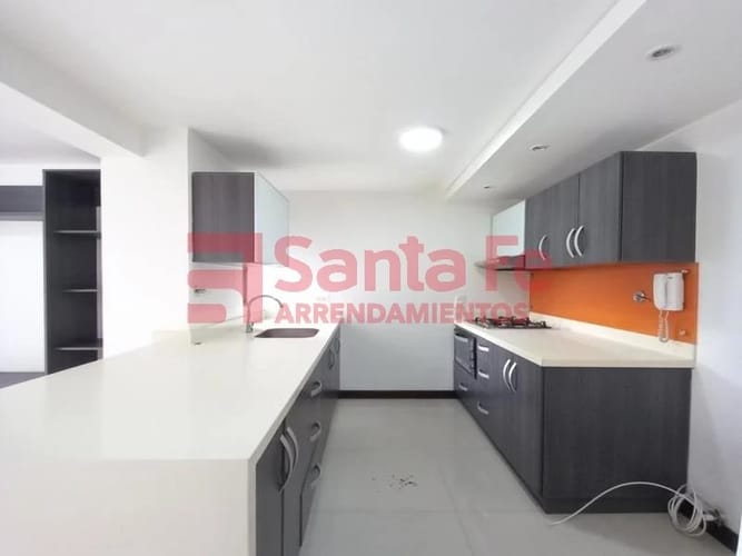 Apartamento de 3 alcobas en venta en Belén, Medellín, 80 m² · foto 3 de 10
