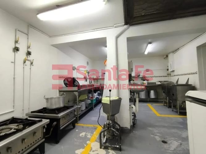 Casa de 6 alcobas en venta en Boston, Medellín, 270 m² · foto 10 de 10