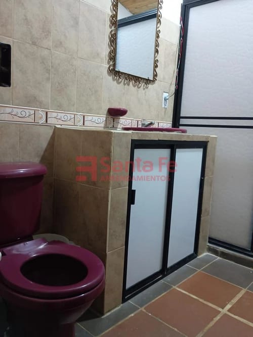 Casa de 4 alcobas en arriendo en Potrera Miserenga, Medellín, 120 m² · foto 2 de 10