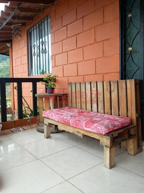 Casa de 4 alcobas en arriendo en Potrera Miserenga, Medellín, 120 m² · foto 4 de 10