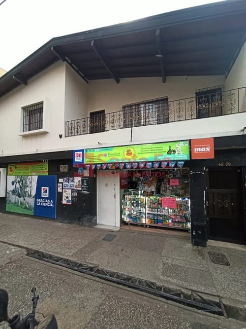 Casa de 4 alcobas en venta en Boston, Medellín, 210 m² · foto 2 de 10