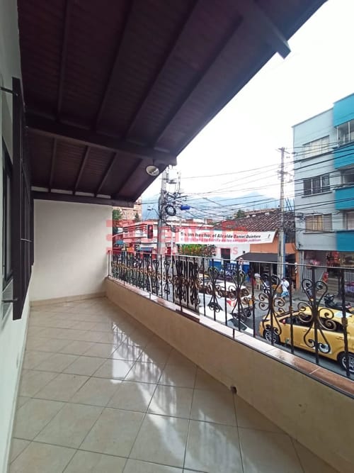 Casa de 4 alcobas en venta en Boston, Medellín, 210 m² · foto 5 de 10