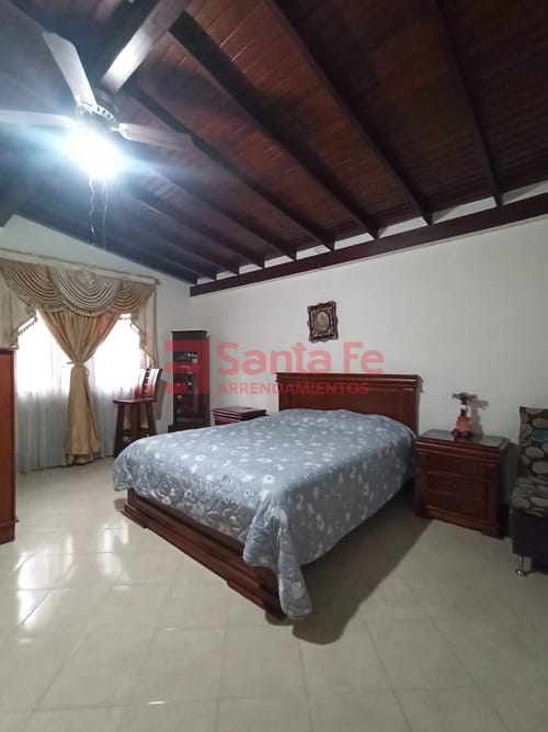 Casa de 4 alcobas en venta en Boston, Medellín, 210 m² · foto 9 de 10