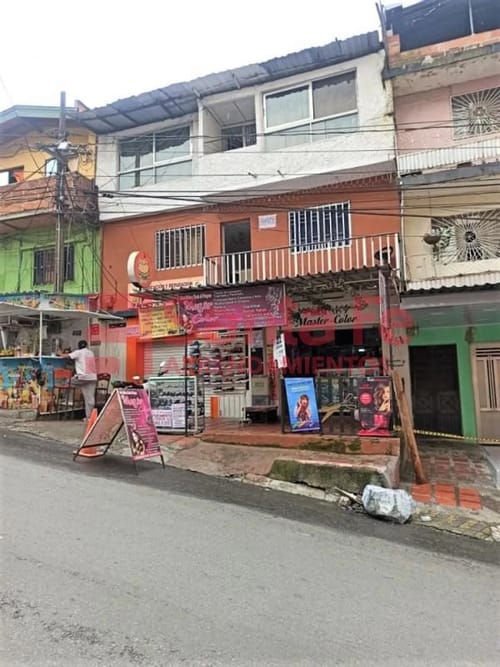 Casa de 14 alcobas en venta en El Castillo, Medellín, 688 m² · foto 2 de 10