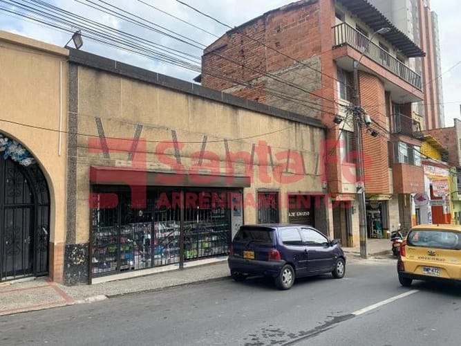 Casa de 8 alcobas en venta en Boston, Medellín, 398 m² · foto 2 de 10