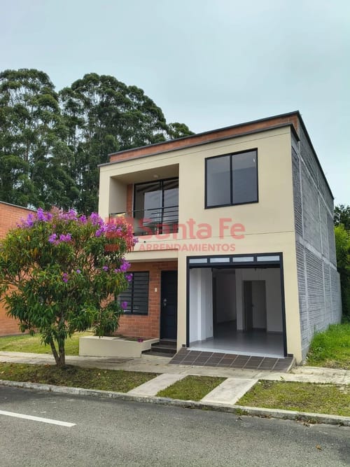 Casa de 3 alcobas en venta en El Centro, El Carmen de Viboral, 150 m² · foto 3 de 10