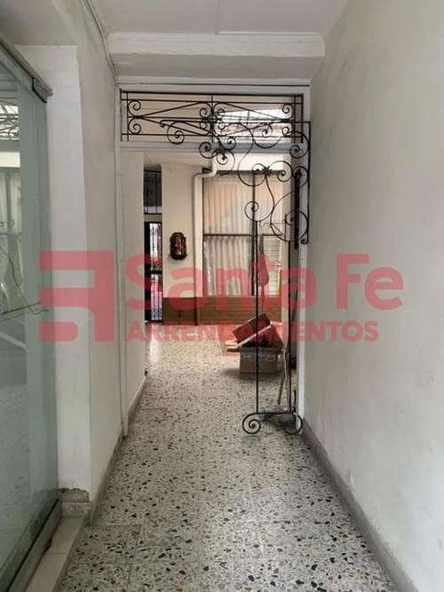 Casa de 8 alcobas en venta en Boston, Medellín, 398 m² · foto 4 de 10