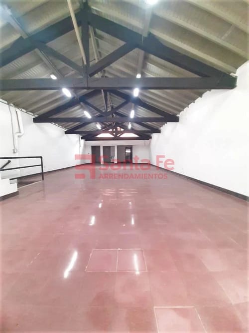 Bodega en arriendo en Perpetuo Socorro, Medellín, 140 m² · foto 2 de 9