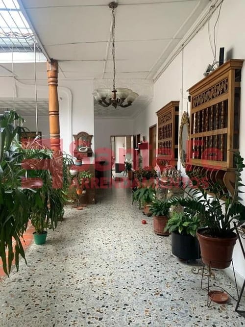 Casa de 8 alcobas en venta en Boston, Medellín, 398 m² · foto 8 de 10