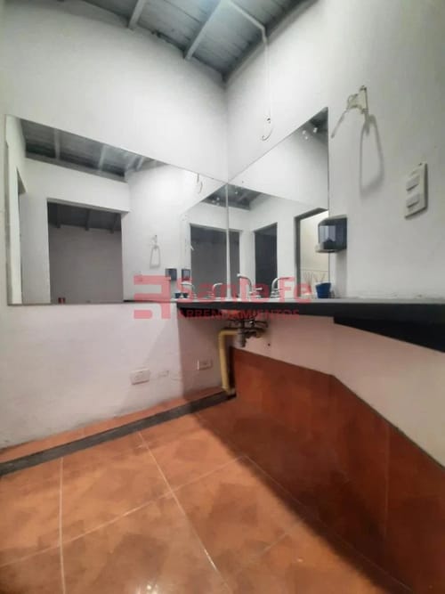 Bodega en arriendo en Perpetuo Socorro, Medellín, 140 m² · foto 6 de 9