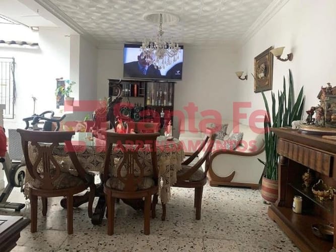 Casa de 8 alcobas en venta en Boston, Medellín, 398 m² · foto 10 de 10