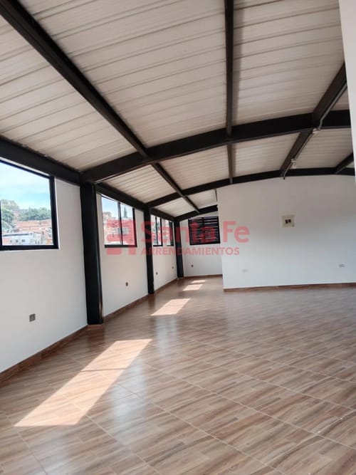 Local en arriendo en San Isidro, Medellín, 110 m² · foto 2 de 6