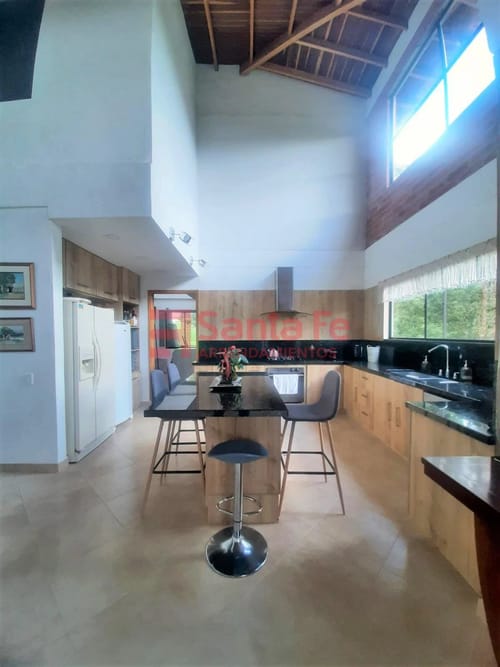 Casa de 5 alcobas en arriendo en Media Luna, Medellín, 500 m² · foto 6 de 10