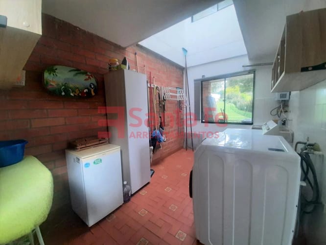 Casa de 5 alcobas en arriendo en Media Luna, Medellín, 500 m² · foto 8 de 10