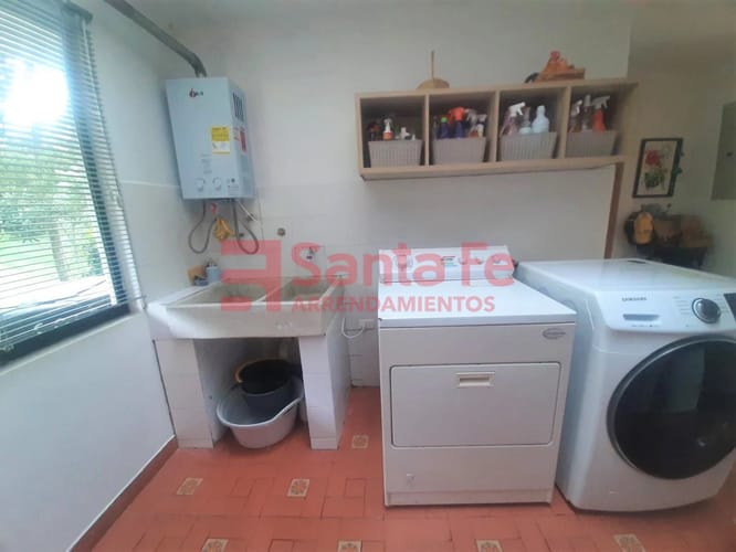 Casa de 5 alcobas en arriendo en Media Luna, Medellín, 500 m² · foto 9 de 10