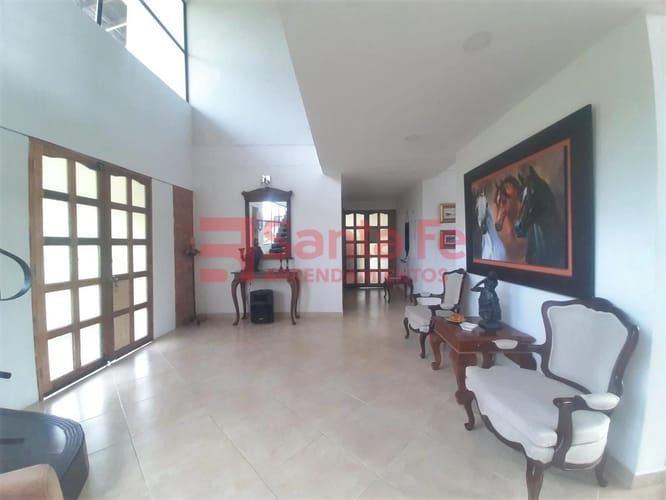 Casa de 5 alcobas en arriendo en Media Luna, Medellín, 500 m² · foto 10 de 10