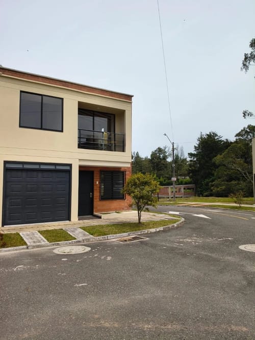 Casa de 3 alcobas en venta en El Centro, El Carmen de Viboral, 172 m² · foto 2 de 10