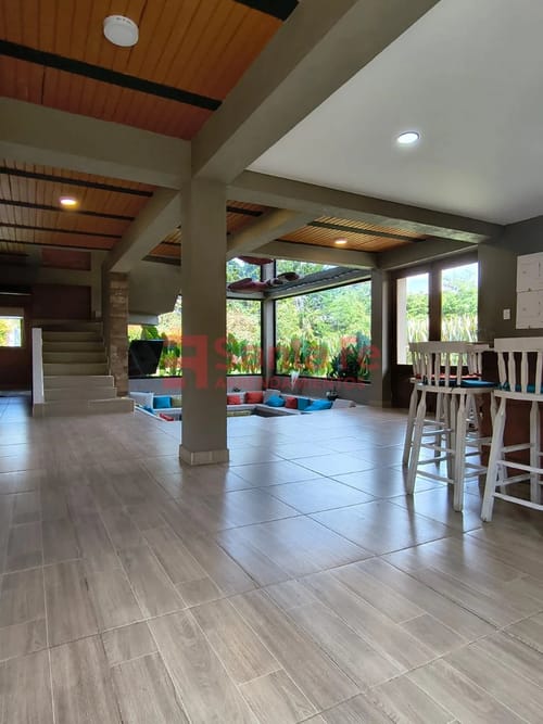 Casa de 4 alcobas en arriendo en El Jardin, Medellín, 300 m² · foto 4 de 10