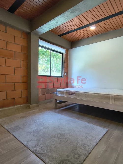 Casa de 4 alcobas en arriendo en El Jardin, Medellín, 300 m² · foto 10 de 10