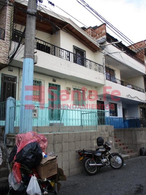 Casa de 5 alcobas en venta en El Castillo, Medellín, 123 m² · foto 2 de 10