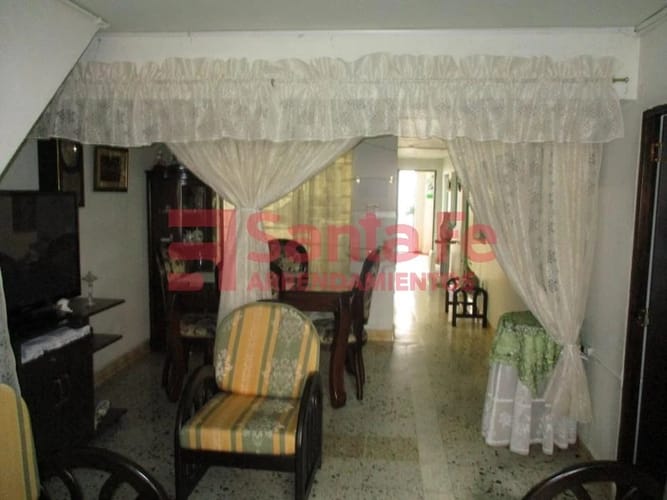 Casa de 5 alcobas en venta en El Castillo, Medellín, 123 m² · foto 3 de 10