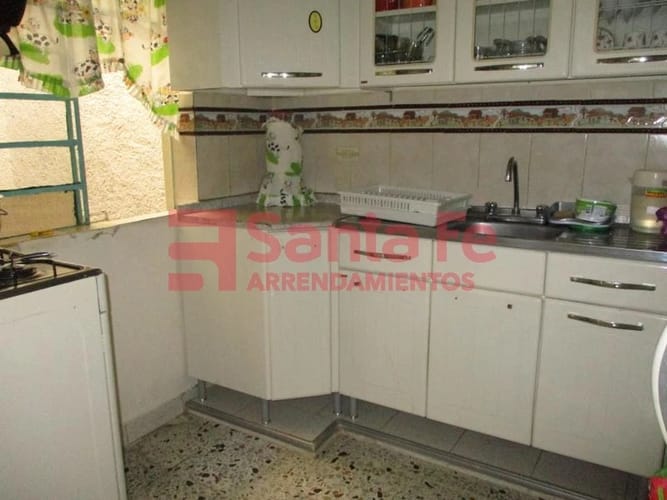 Casa de 5 alcobas en venta en El Castillo, Medellín, 123 m² · foto 5 de 10