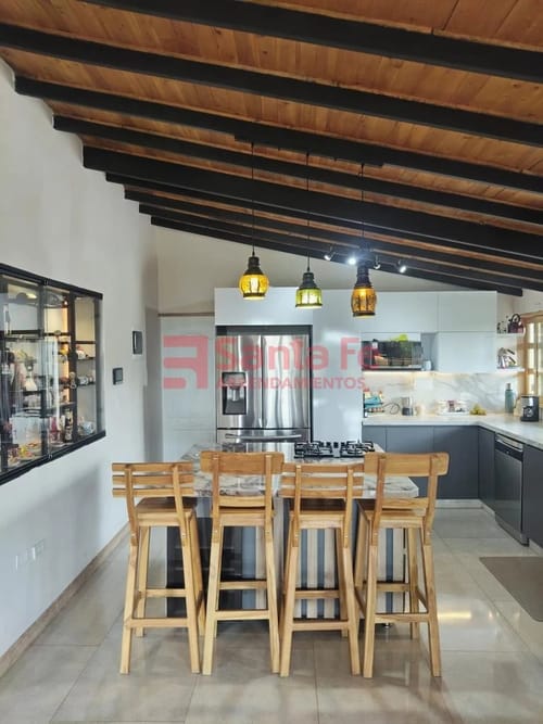 Casa de 5 alcobas en arriendo en Piedras Blancas-Matasano, Medellín, 364 m² · foto 3 de 10