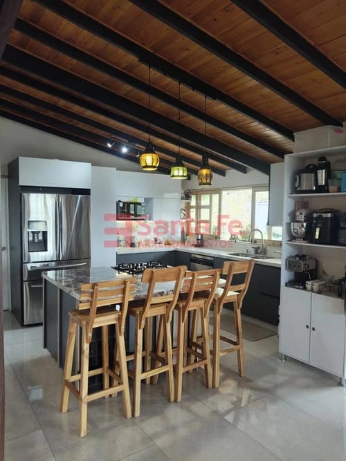 Casa de 5 alcobas en arriendo en Piedras Blancas-Matasano, Medellín, 364 m² · foto 4 de 10