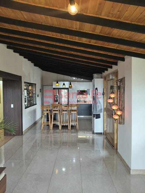 Casa de 5 alcobas en arriendo en Piedras Blancas-Matasano, Medellín, 364 m² · foto 6 de 10