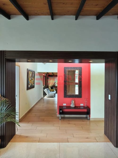 Casa de 5 alcobas en arriendo en Piedras Blancas-Matasano, Medellín, 364 m² · foto 7 de 10