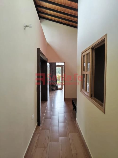 Casa de 5 alcobas en arriendo en Piedras Blancas-Matasano, Medellín, 364 m² · foto 8 de 10