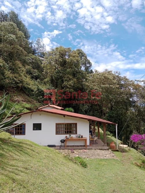 Finca en arriendo en Media Luna, Medellín, 100 m² · foto 2 de 10