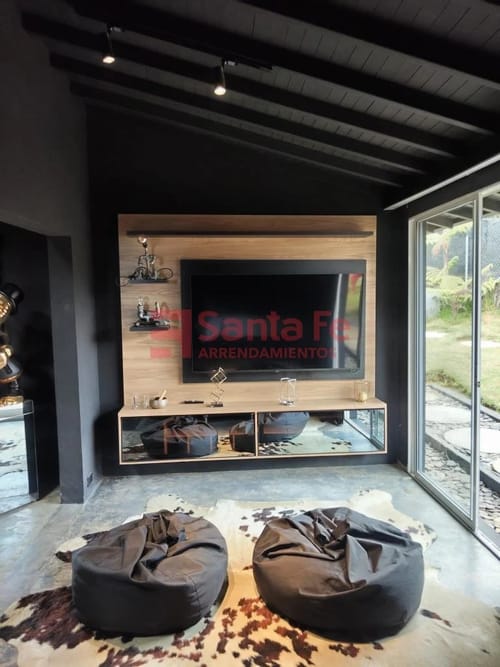 Casa de 5 alcobas en arriendo en La Honda, Medellín, 380 m² · foto 9 de 10