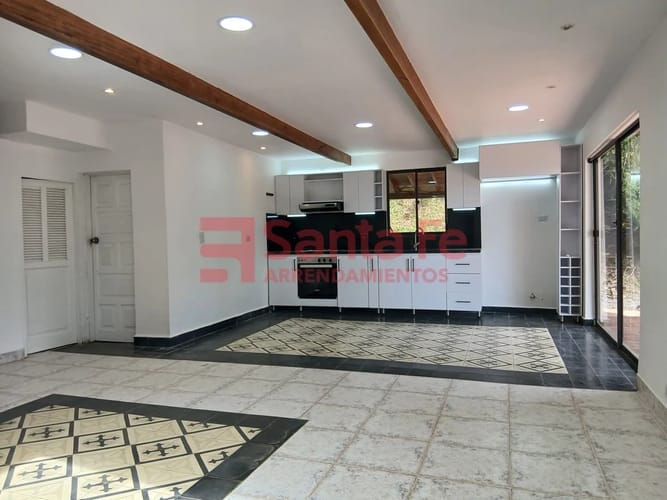 Casa de 3 alcobas en arriendo en San Ignacio, Medellín, 250 m² · foto 4 de 10