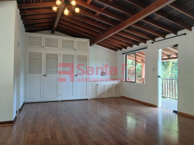 Casa de 3 alcobas en arriendo en San Ignacio, Medellín, 250 m² · foto 6 de 10