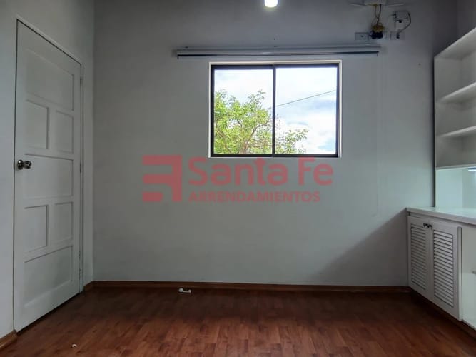 Casa de 3 alcobas en arriendo en San Ignacio, Medellín, 250 m² · foto 9 de 10