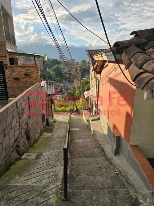 Casa de 3 alcobas en venta en Camino Verde, Envigado, 120 m² · foto 2 de 10