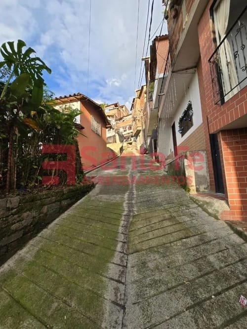 Casa de 3 alcobas en venta en Camino Verde, Envigado, 120 m² · foto 4 de 10