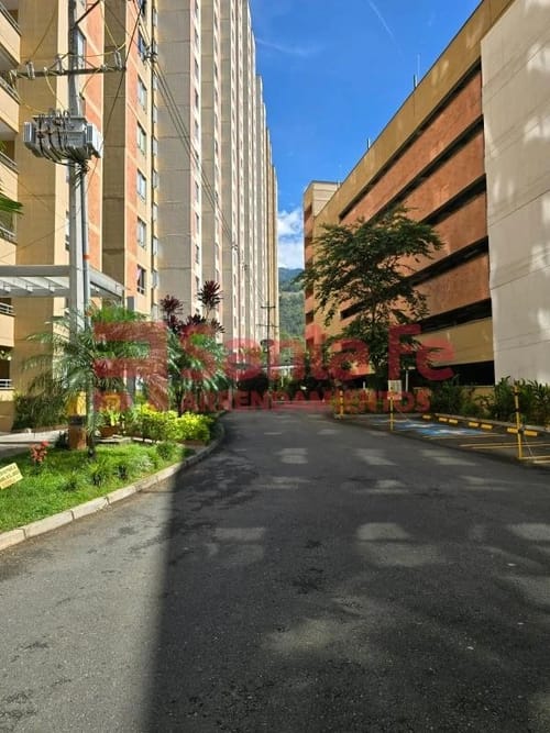 Apartamento de 2 alcobas en venta en Centro, Bello, 55 m² · foto 2 de 10