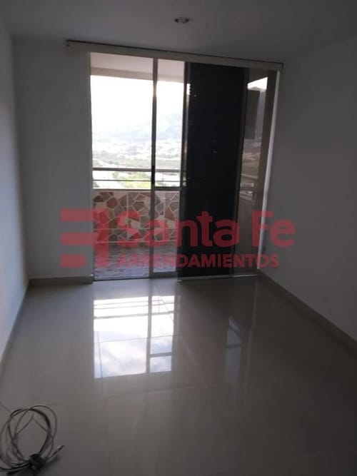Apartamento de 2 alcobas en venta en Centro, Bello, 55 m² · foto 3 de 10