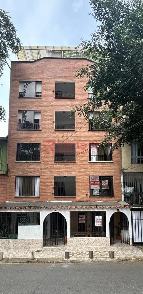 Local en venta en Florida Nueva, Medellín, 82 m² · foto 2 de 10