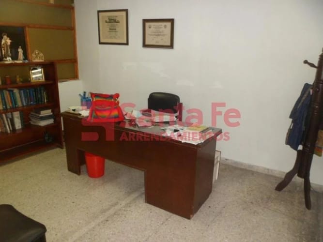 Bodega en venta en La Candelaria, Medellín, 100 m² · foto 2 de 8