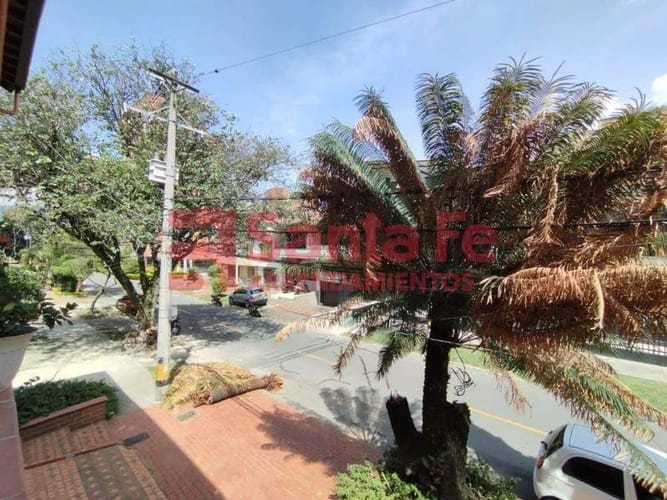 Casa de 4 alcobas en venta en Estadio, Medellín, 144 m² · foto 4 de 10