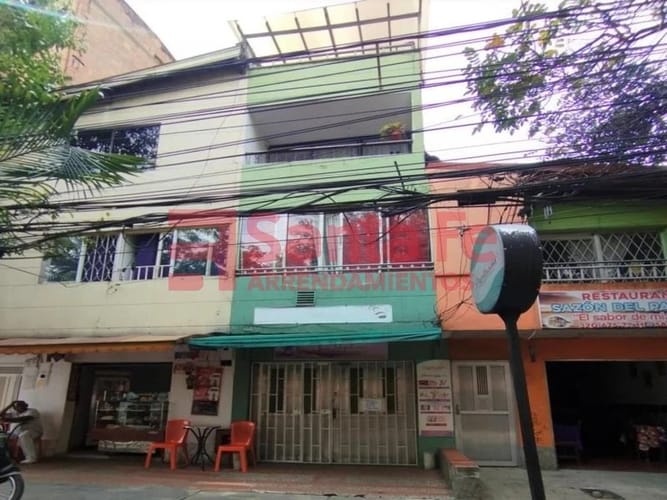 Casa de 6 alcobas en venta en Calasanz, Medellín, 240 m² · foto 2 de 10