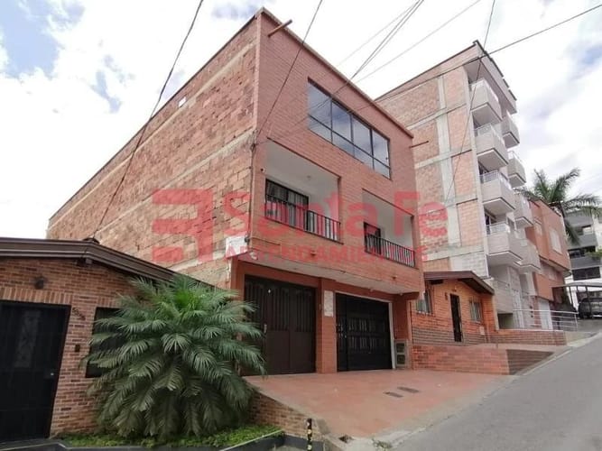 Casa de 3 alcobas en venta en Suarez, Bello, 203 m² · foto 2 de 10
