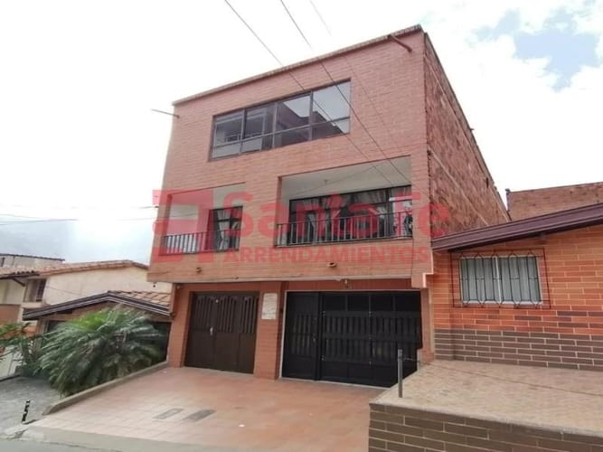 Casa de 3 alcobas en venta en Suarez, Bello, 203 m² · foto 3 de 10