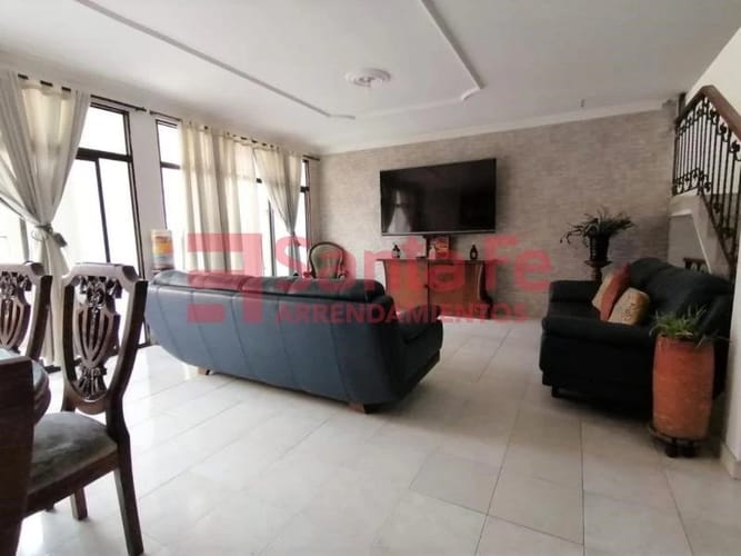Casa de 3 alcobas en venta en Suarez, Bello, 203 m² · foto 5 de 10