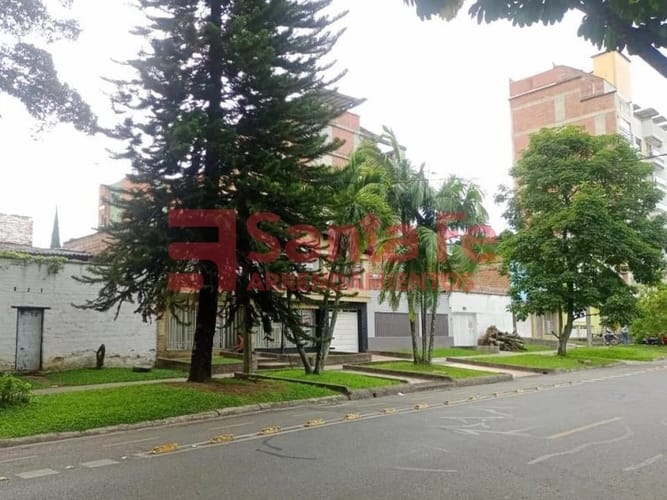 Casa de 7 alcobas en venta en Estadio, Medellín, 1274 m² · foto 2 de 10