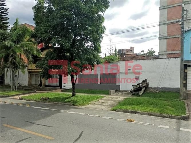 Casa de 7 alcobas en venta en Estadio, Medellín, 1274 m² · foto 3 de 10