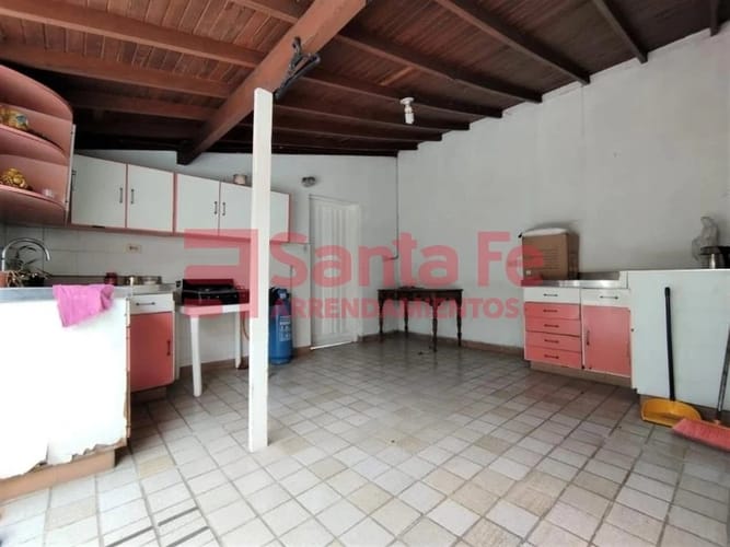 Casa de 7 alcobas en venta en Estadio, Medellín, 1274 m² · foto 6 de 10